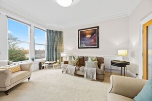 Smart TV, fireplace - Beautiful Harrogate Triplex Apartment (North Yorkshire)