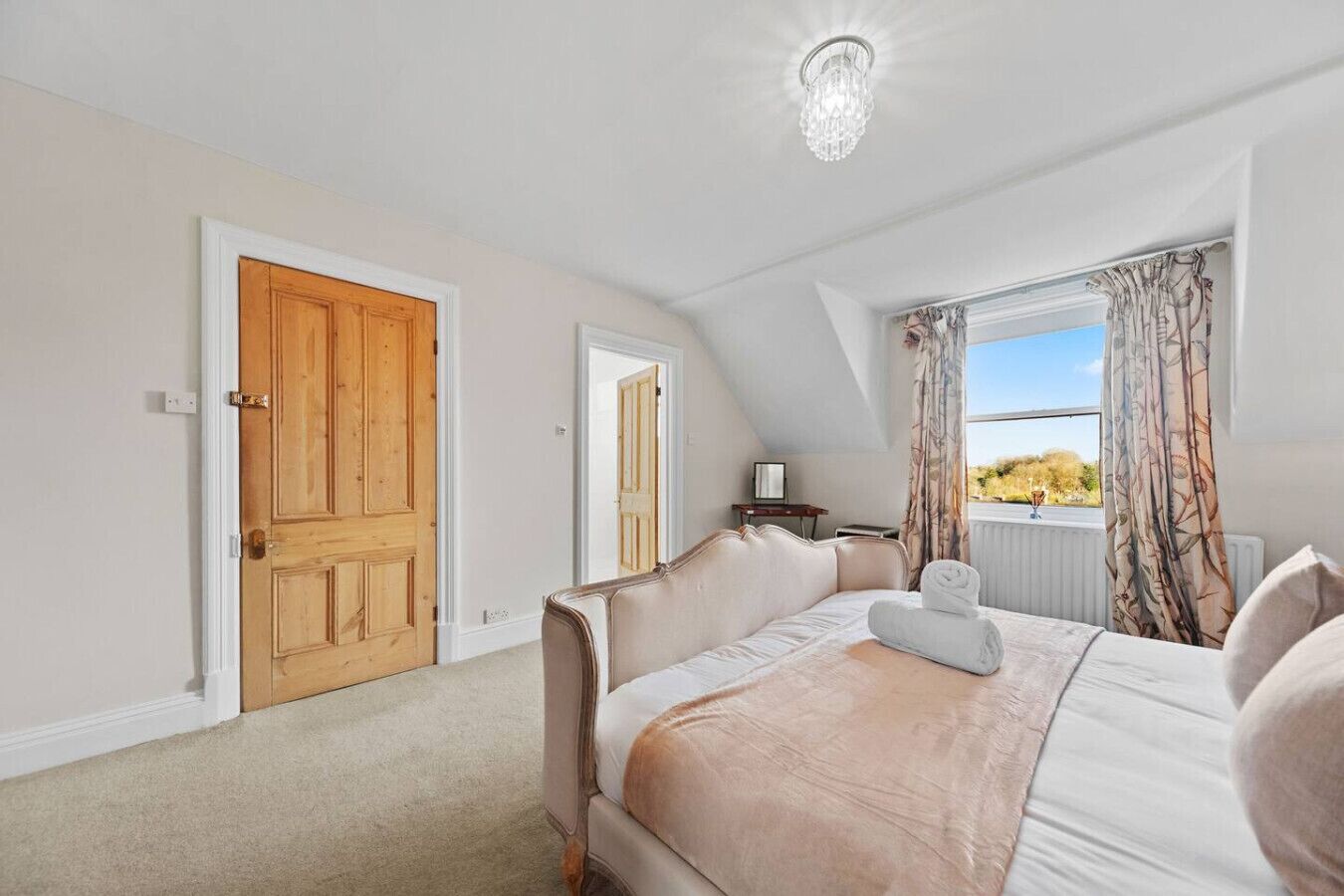 3 chambres, fer et planche à repasser, Wi-Fi, draps fournis