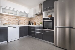 Appartement Deluxe, balcon, vue ville | Cuisine privée | Machine à expresso, bouilloire électrique, nécessaire de nettoyage