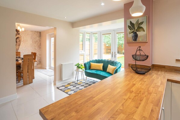 4 bedrooms - Host Stay The Luxe Nest (Newport Pagnell)