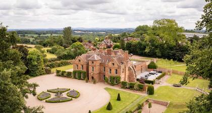 Host Stay Hillhampton House