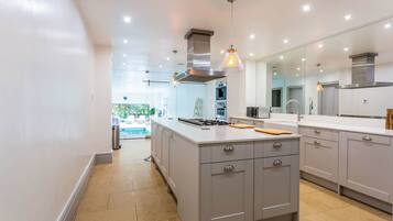 House | 5 bedrooms, Internet