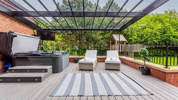 House | 5 bedrooms, Internet