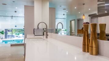 House | 5 bedrooms, Internet