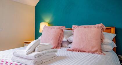 Host Stay Chichester Close