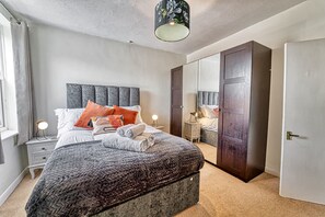 House | 3 bedrooms, desk, Internet