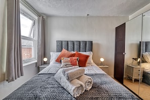 House | 3 bedrooms, desk, Internet - Host Stay Southfield Residence (Worcester)