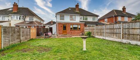 House | 3 bedrooms, desk, Internet