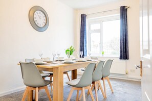 Hus | 3 soverom, skrivebord og internett