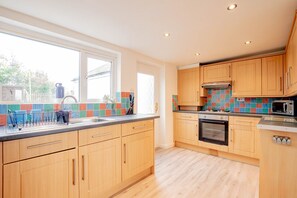 Hus | 3 soverom, skrivebord og internett