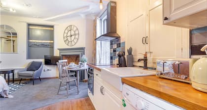 Host Stay Merchant House Studio