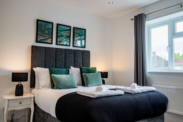 House | 3 bedrooms, desk, Internet