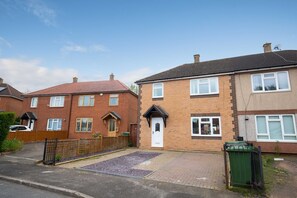 House | 3 bedrooms, desk, Internet