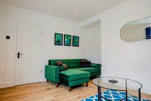 House | 3 bedrooms, desk, Internet