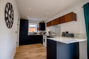 House | 3 bedrooms, desk, Internet