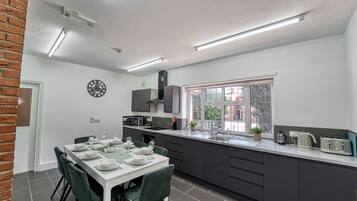 House | 4 bedrooms, Internet