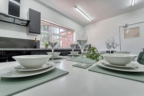 House | 4 bedrooms, Internet - Host Stay Chester House Retreat (Kidderminster)