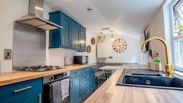 House | 5 bedrooms, Internet