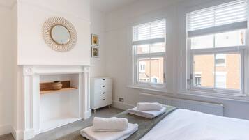 Apartment | 3 bedrooms, desk, Internet