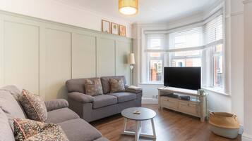 Apartment | 3 bedrooms, desk, Internet