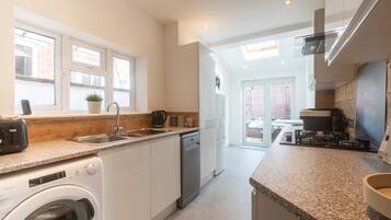 Apartment | 3 bedrooms, desk, Internet