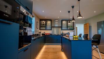 House | 3 bedrooms, desk, Internet