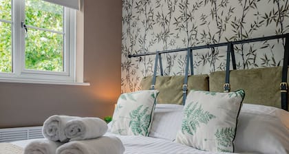 Host Stay Hales Orchard