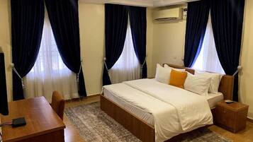 Departamento familiar, balcón, vista a la ciudad | 2 habitaciones, escritorio y espacio para trabajar con laptop