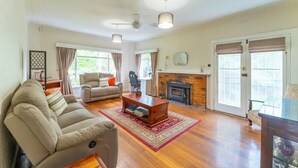 Unclassified image, 3 of 15, button - Yarra Donna Cottage is the perfect family holiday destination in Warburton (Warburton)