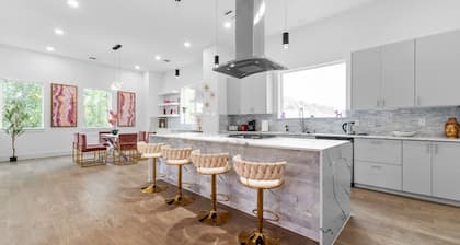 Downtown Houston 3BR Bachelorette Escape