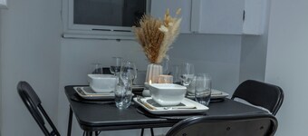 Modern 5-bedroom House-Medway- Free Parking- Sleeps 10