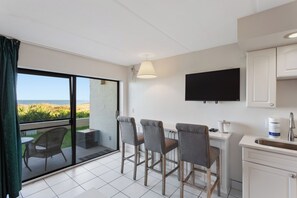 Fridge, microwave, oven, coffee/tea maker