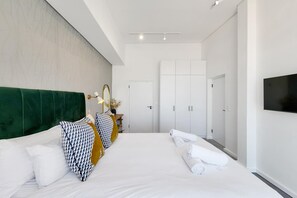 House | 2 bedrooms, desk, Internet