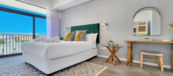 Chic Rooftop Apartment by the Sea 6onn Sea Point