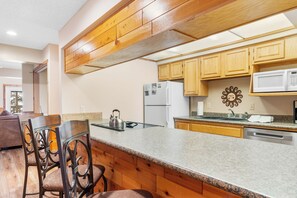 Fridge, microwave, oven, stovetop - Alpine Getaway with Private Sauna Near Breckenridge Resort w/ Mountain Views! (Breckenridge)
