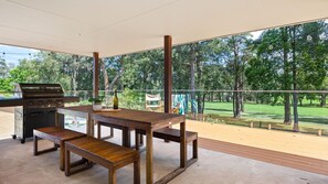 Outdoor dining - Beaches n Birdies - Escape to Paradise right on the Golf Course (Mollymook Beach)