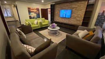 Deluxe Apartment, Balcony, City View | Living area