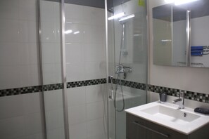 Apartment | Bathroom