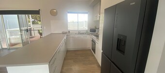 Moonta Bay Holiday Home - Modern holiday home, Free WiFi! Off peak special!