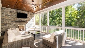 House, 5 Bedrooms | Interior