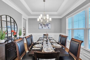 House, 5 Bedrooms | Dining
