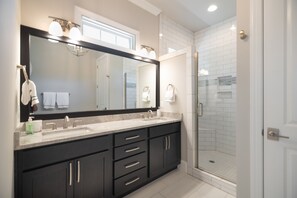 Ferienhaus, 5 Schlafzimmer | Badezimmer | Handtücher, Shampoo