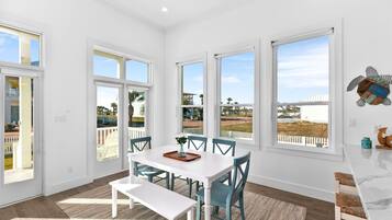 House, 3 Bedrooms | Dining