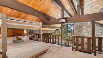 House, 3 Bedrooms | 2 bedrooms, laptop workspace, iron/ironing board, free WiFi