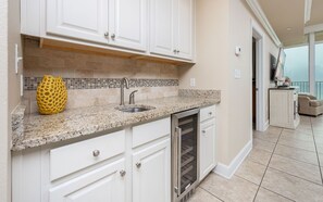 Condo, 3 Bedrooms | Interior