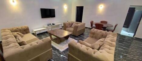 Appartement Familial, balcon, vue ville | Coin séjour