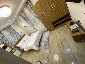 Family Apart Daire, Balkon, Şehir Manzaralı | 2 yatak odası, odada kasa, masa, dizüstü bilgisayar çalışma alanı 