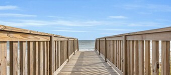 Oceanfront house South Litchfield with pool access, elevator