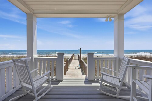 Big Kahuna Oceanfront house South Litchfield with pool access, elevator