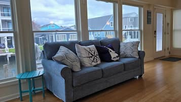 Een smart-tv en een open haard